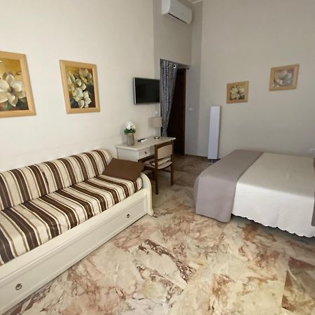 Villa Lazzari B&B Tra I Due Mari Maglie Eksteriør billede
