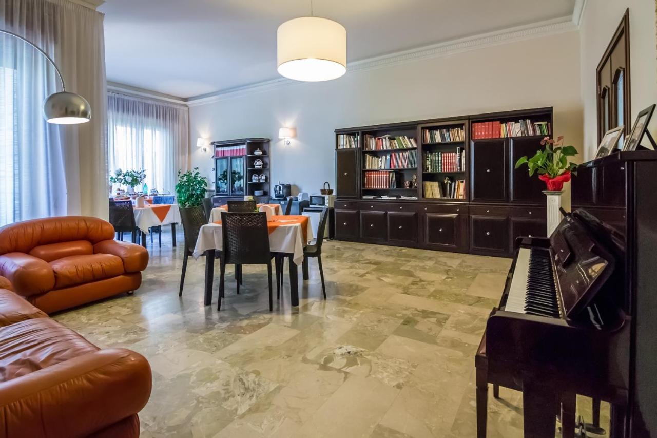 Villa Lazzari B&B Tra I Due Mari Maglie Eksteriør billede