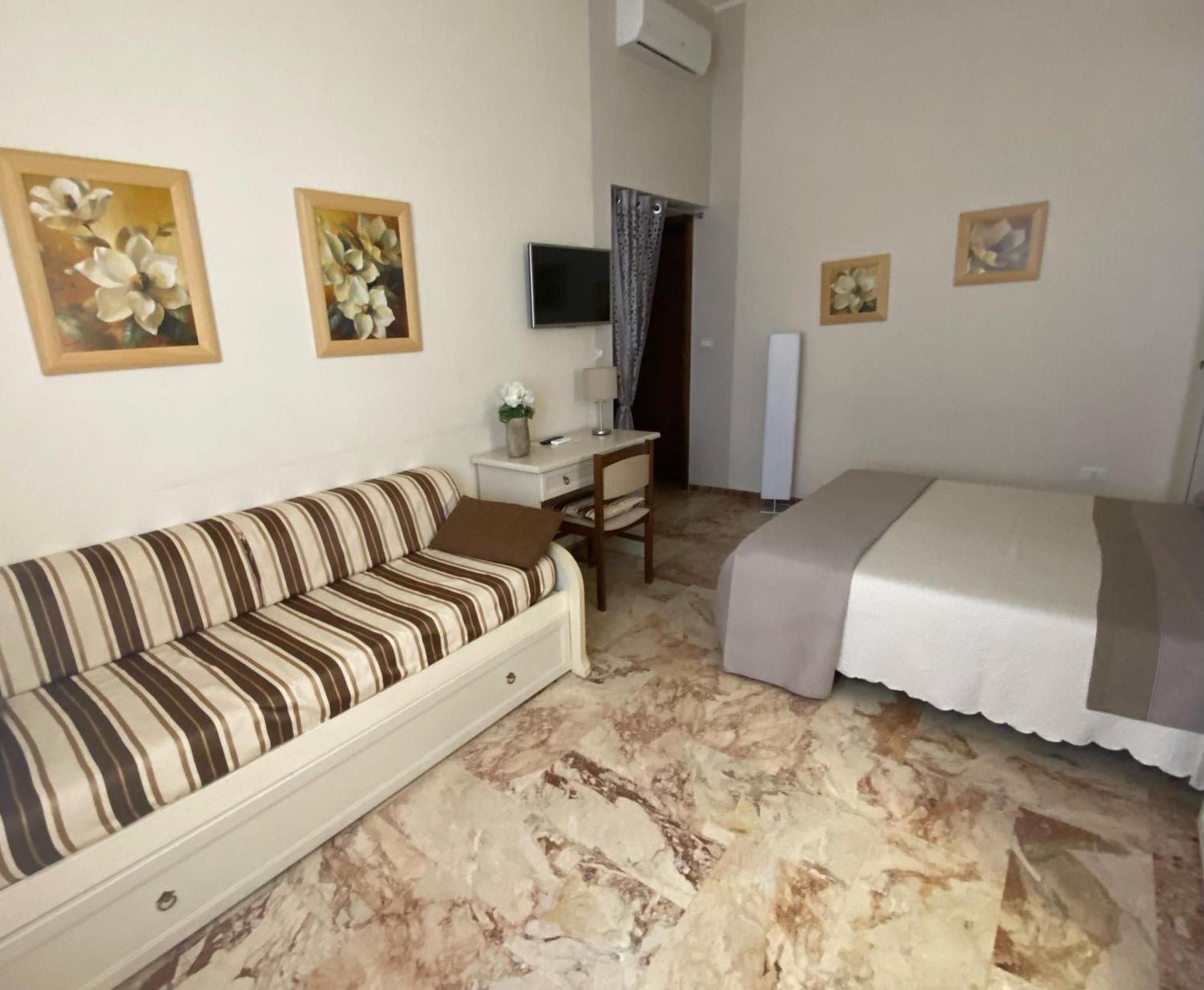 Villa Lazzari B&B Tra I Due Mari Maglie Eksteriør billede